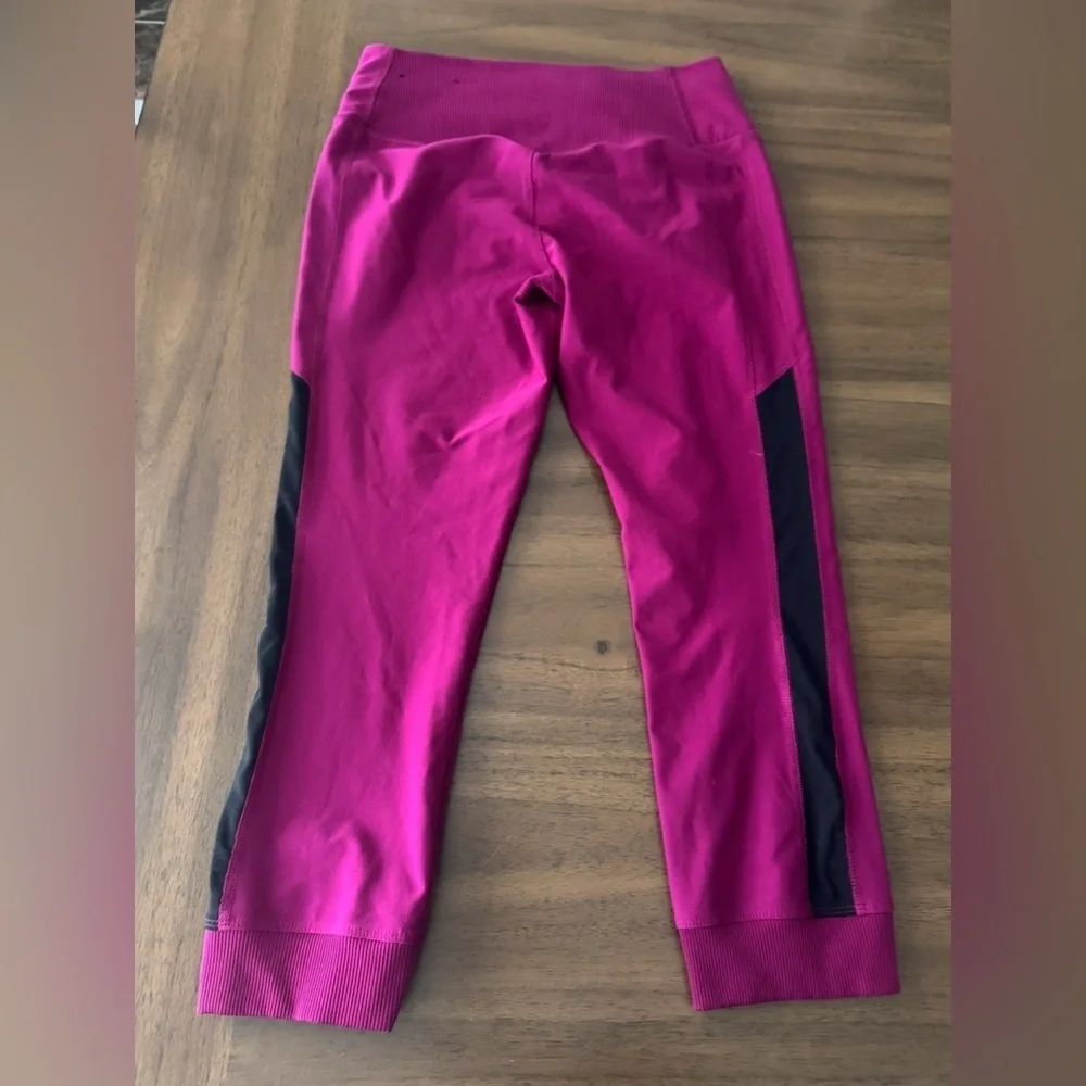 Nike Dri-FIT Legend Capri Leggings – Pink & Black – Women’s Small